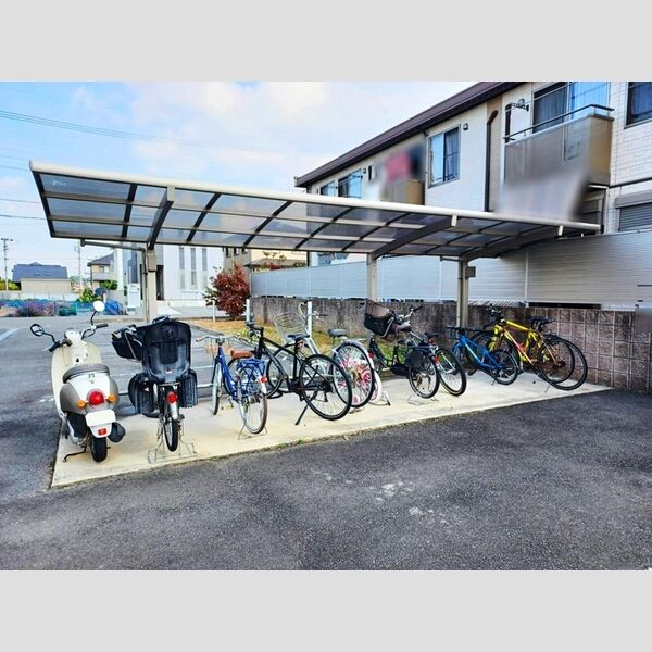 現地周辺 (駐輪場)