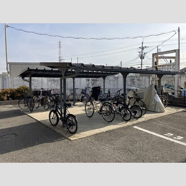 現地周辺 (駐輪場)