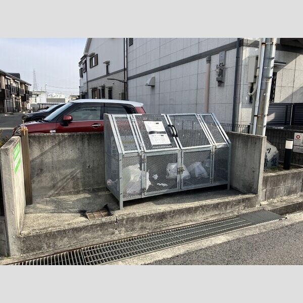 現地周辺 (ゴミ置場)