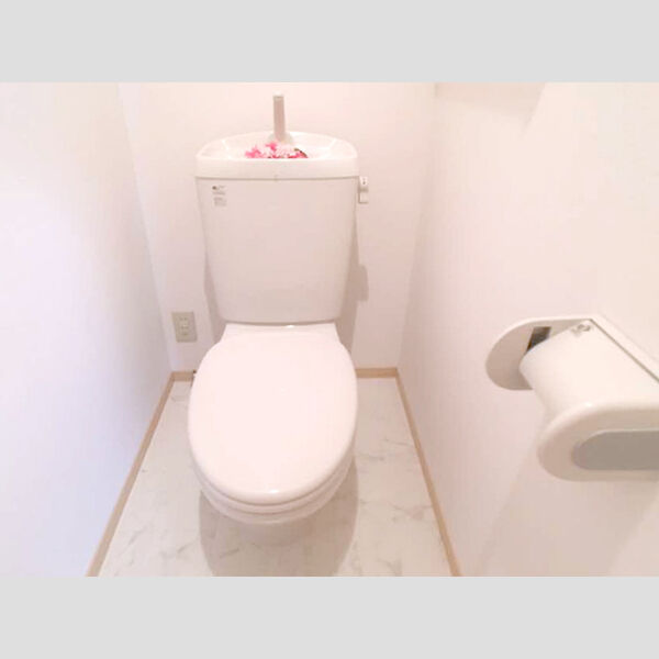 トイレ (トイレ)