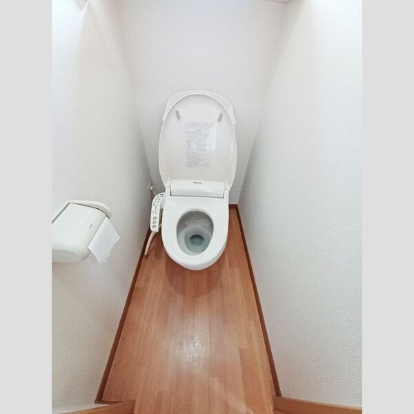 トイレ (トイレ)