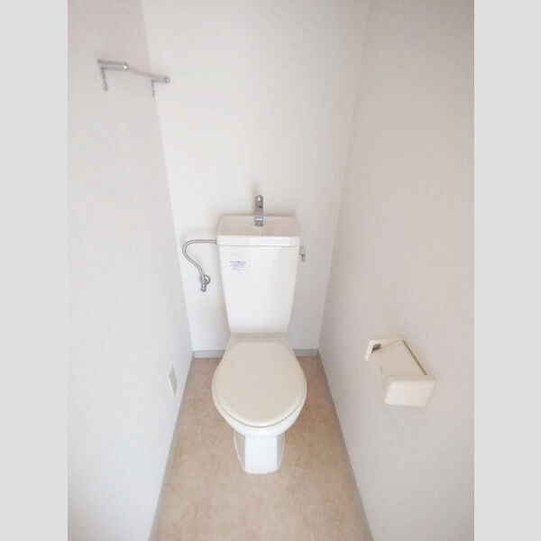 トイレ (トイレ)