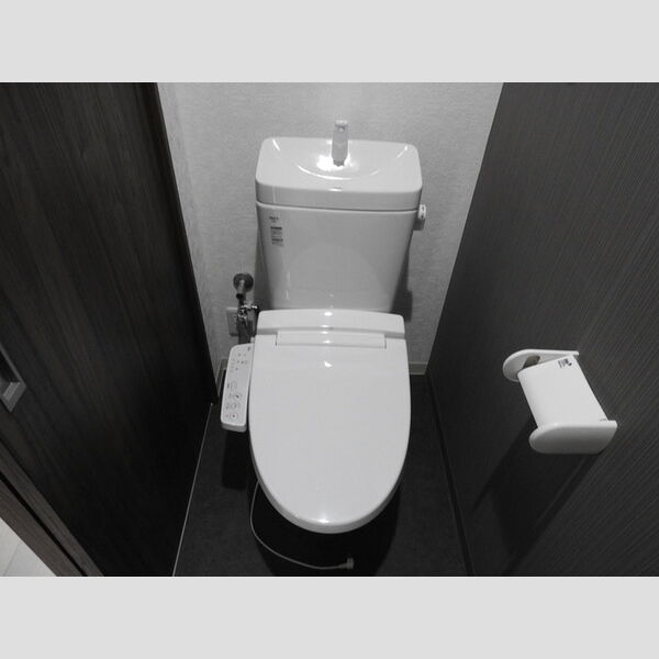 トイレ (トイレ)