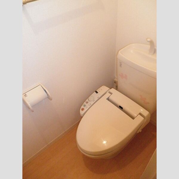 トイレ (トイレ)