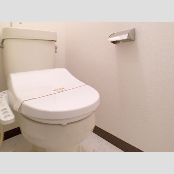 トイレ (トイレ)