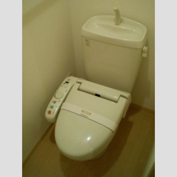 トイレ (温水洗浄便座機能付トイレ(写真は207号室))