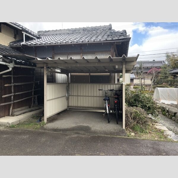 現地周辺 (駐輪場)