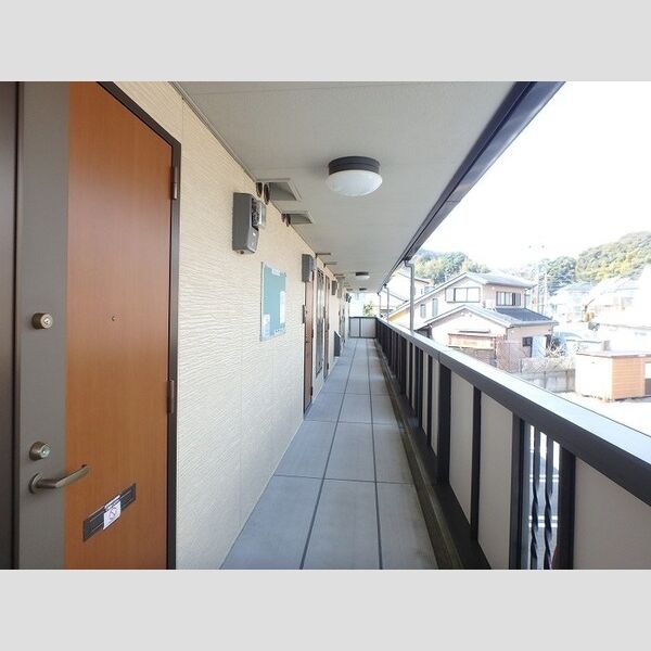 現地周辺 (共用廊下)