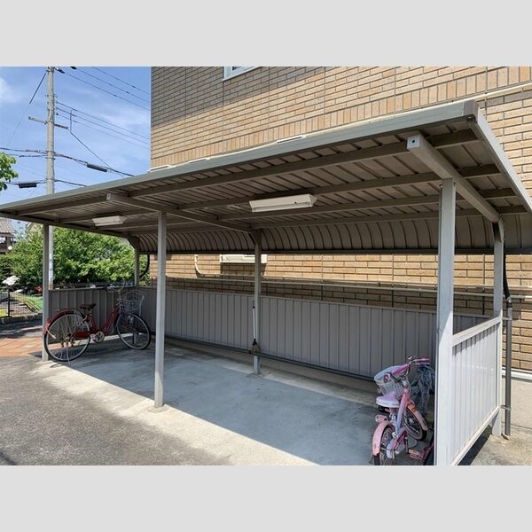 現地周辺 (駐輪場)