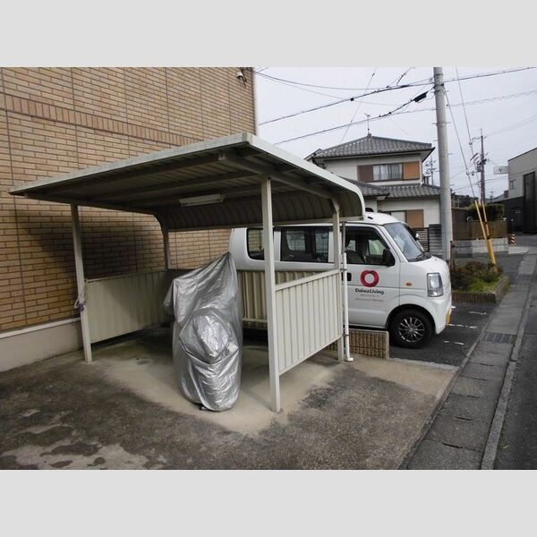 現地周辺 (駐輪場)