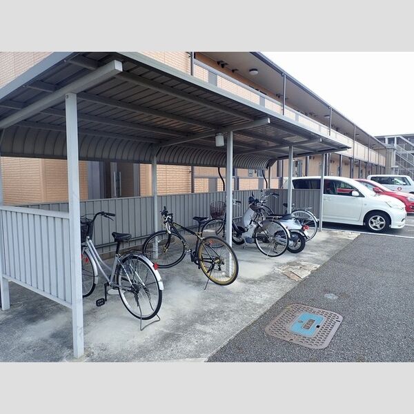 現地周辺 (駐輪場)