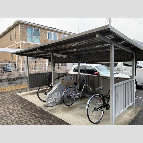 現地周辺 (駐輪場)