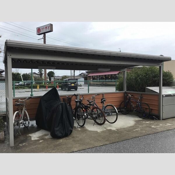 現地周辺 (駐輪場)