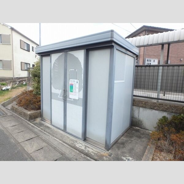 現地周辺 (ごみ置き場)