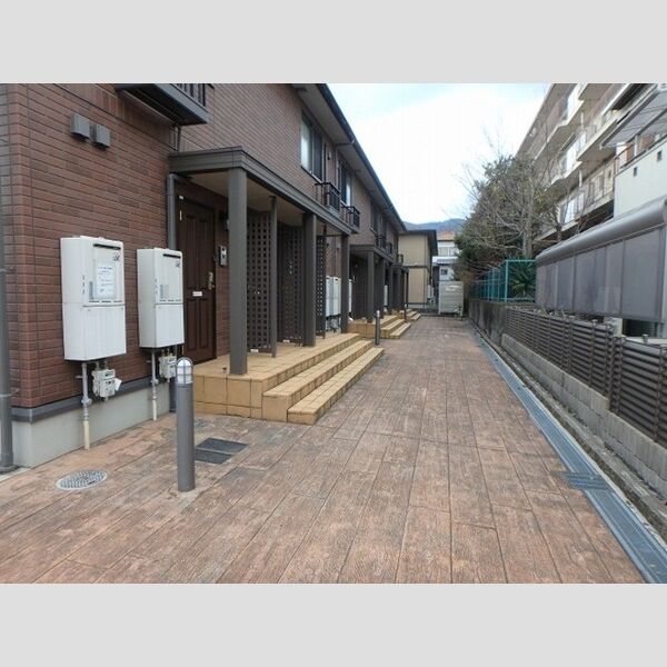 エントランス (建物入り口)