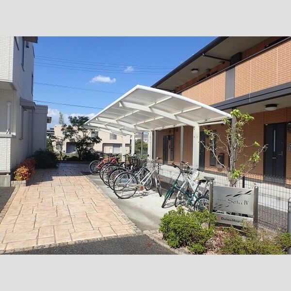 現地周辺 (駐輪場)