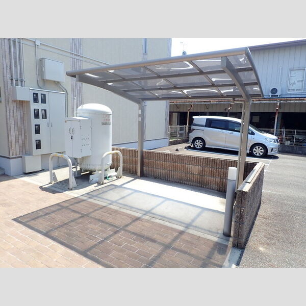 現地周辺 (駐輪場)