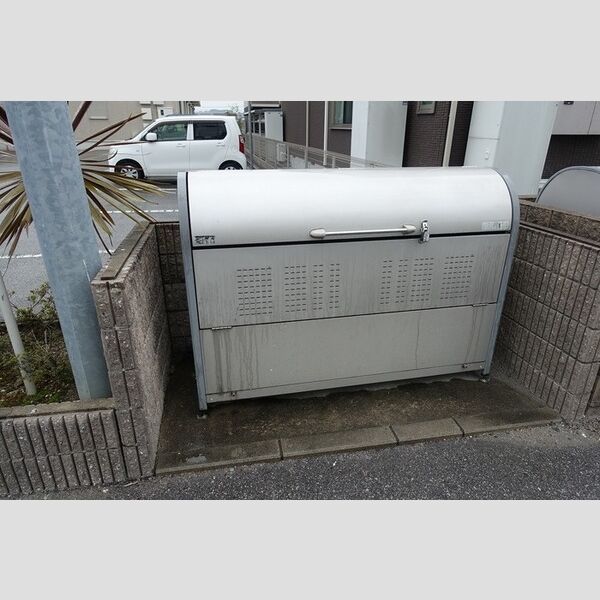 現地周辺 (ごみ置場)