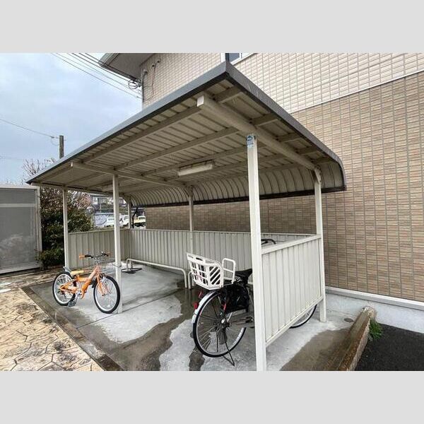 現地周辺 (駐輪場)