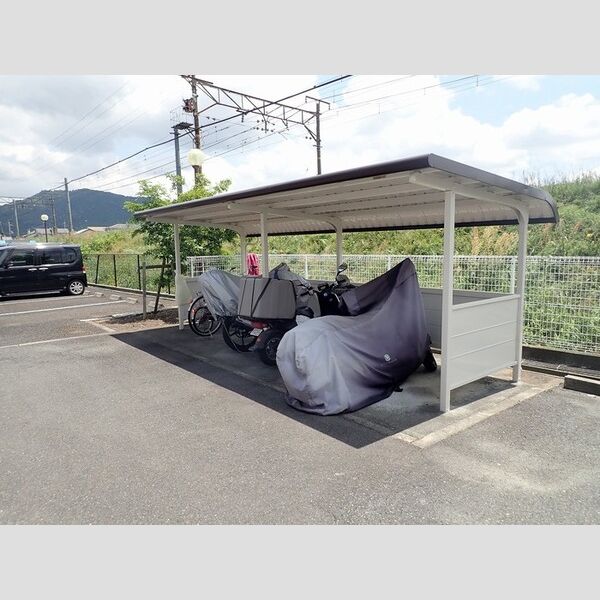 現地周辺 (駐輪場)