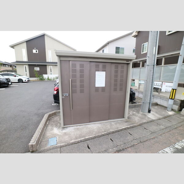 現地周辺 (ゴミ置場)