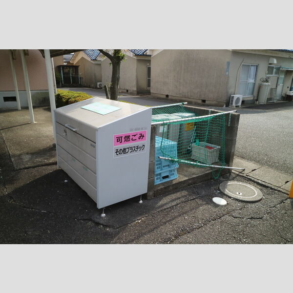 現地周辺 (ゴミ置場)