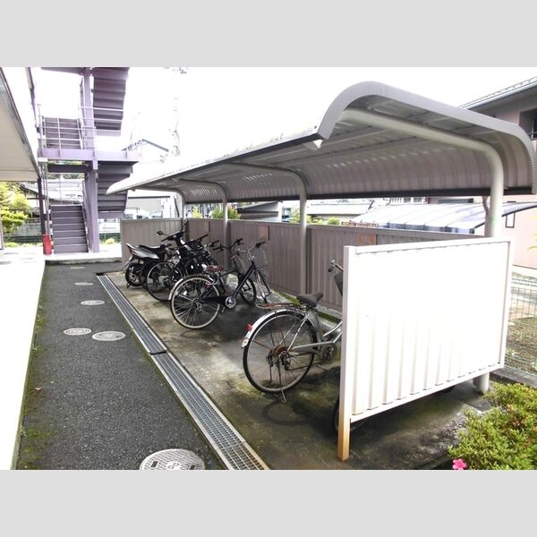 現地周辺 (駐輪場)