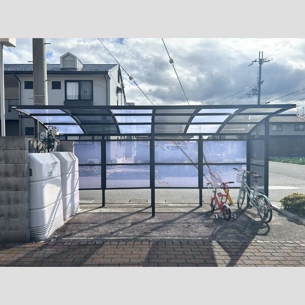 現地周辺 (駐輪場)