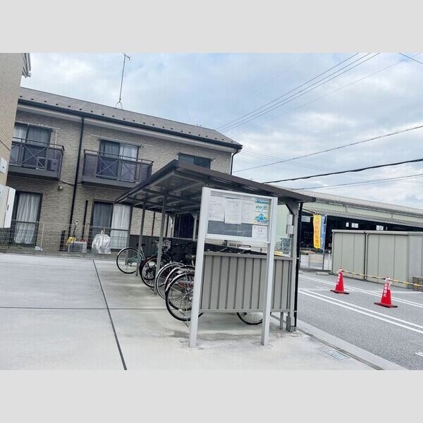 現地周辺 (駐輪場)