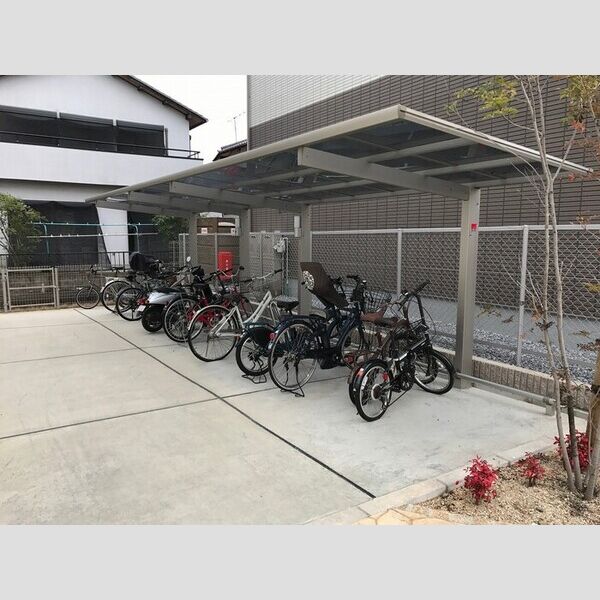 現地周辺 (駐輪場)