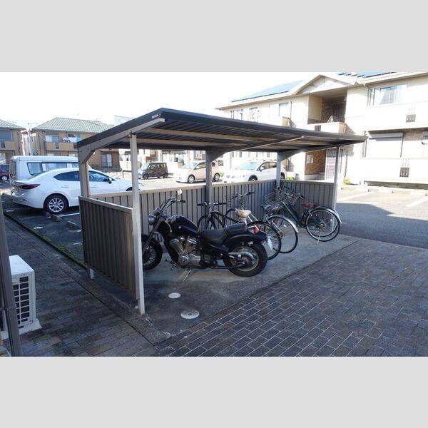 現地周辺 (駐輪場)