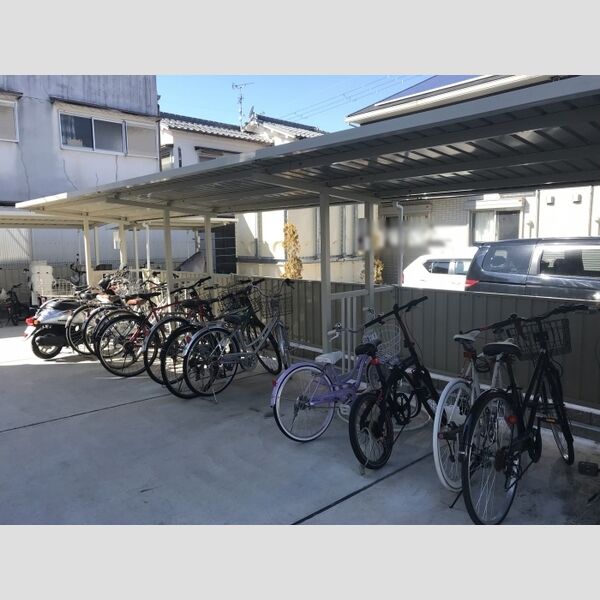 現地周辺 (駐輪場)