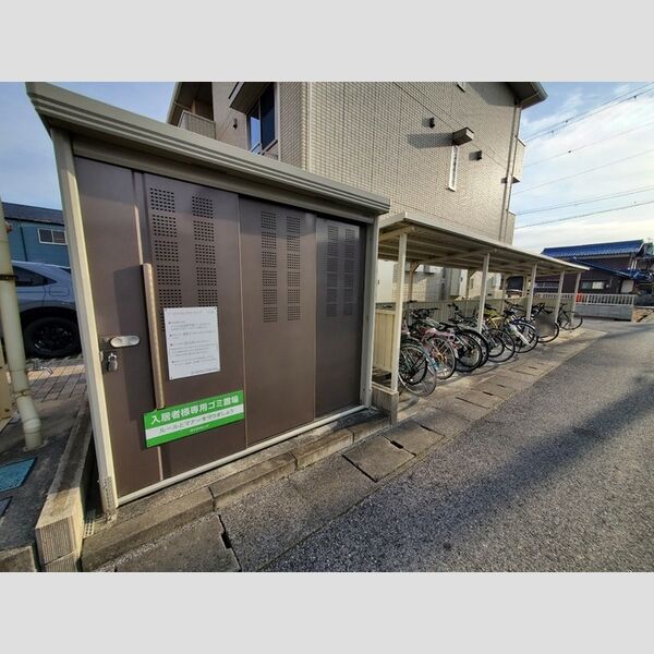 現地周辺 (駐輪場)