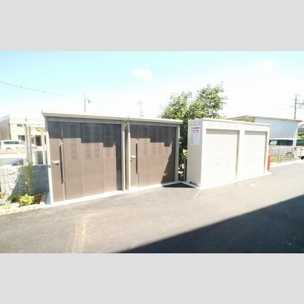 現地周辺 (ごみ置場)