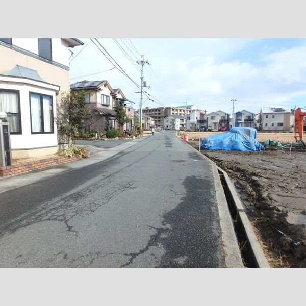 現地周辺 (前面道路)