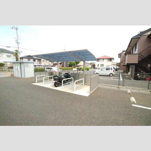 現地周辺 (バイク置場)