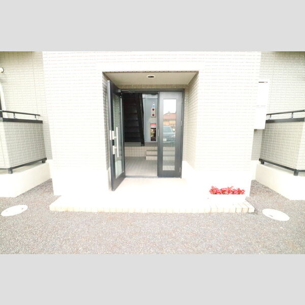 エントランス (エントランス)