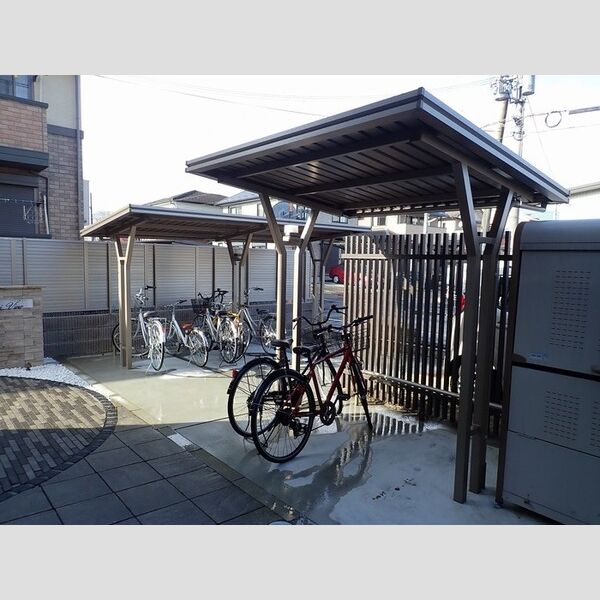 現地周辺 (駐輪場)