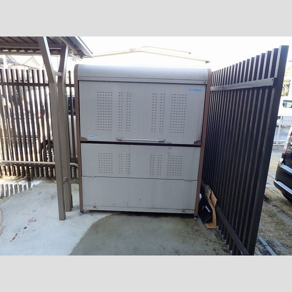 現地周辺 (ゴミ庫)