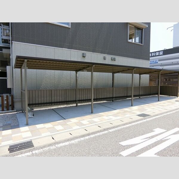 現地周辺 (駐輪場)