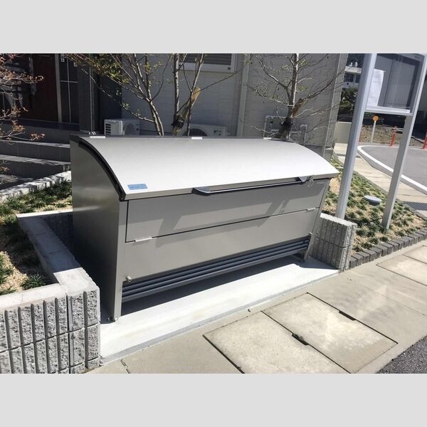 現地周辺 (ごみ置き場)