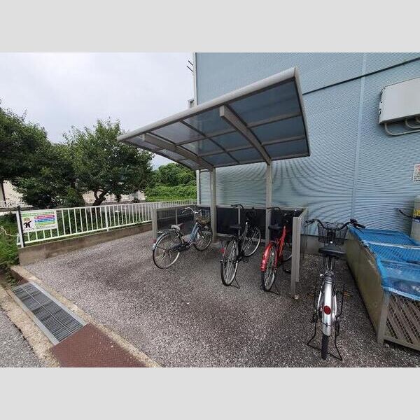 現地周辺 (駐輪場)