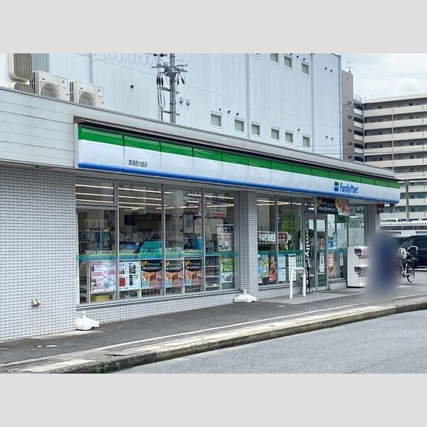 現地周辺 (ファミリーマート)