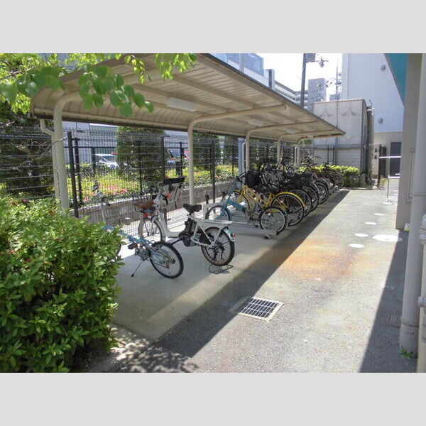 現地周辺 (駐輪場)