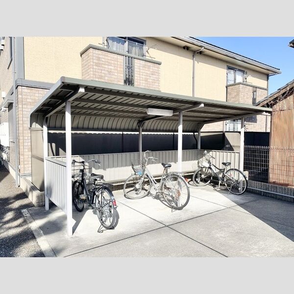 現地周辺 (駐輪場)