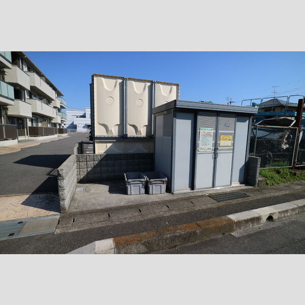 現地周辺 (ゴミ置場)