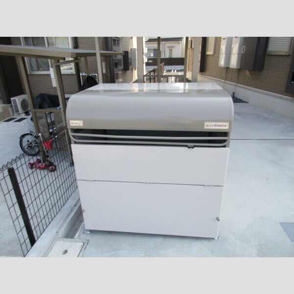 現地周辺 (ゴミ庫)