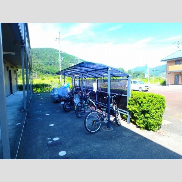 現地周辺 (駐輪場)