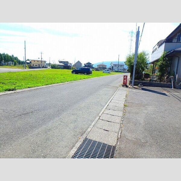 現地周辺 (前面道路)