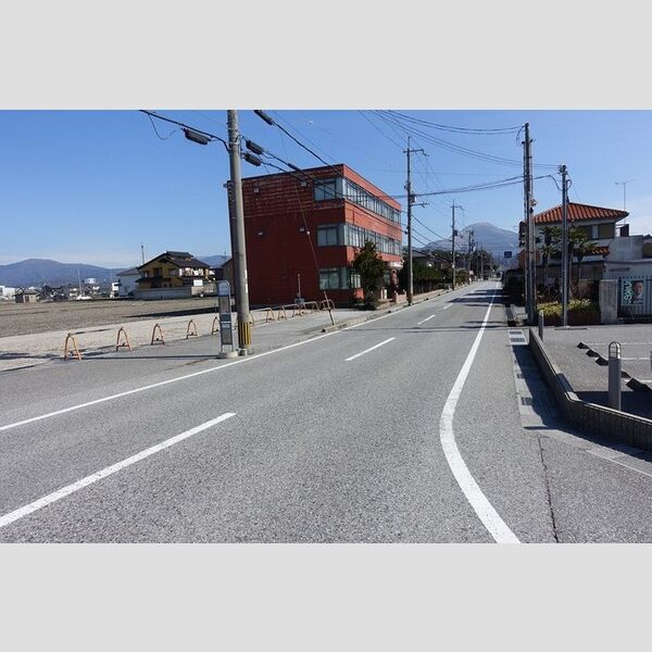 エントランス (前面道路)